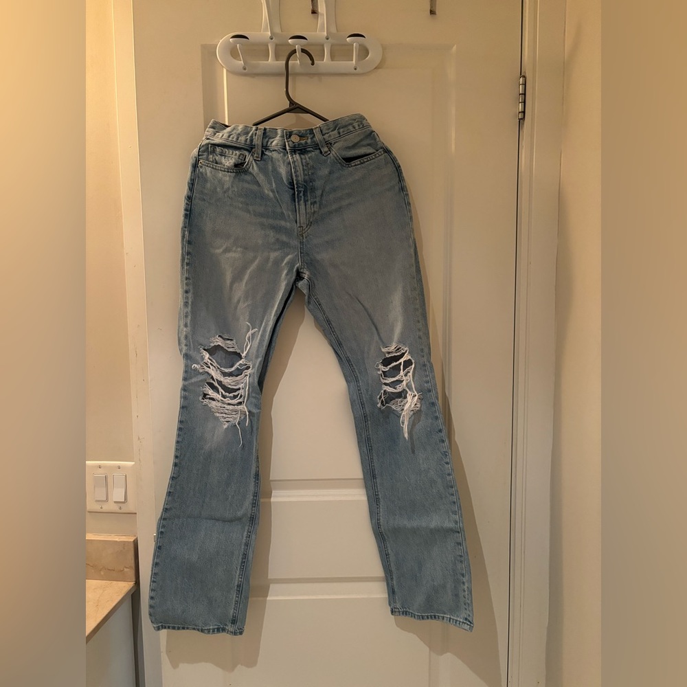 Uniqlo ripped high-waist jeans